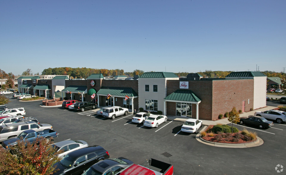 3793 Samet Dr, High Point, NC for lease - Building Photo - Image 1 of 8