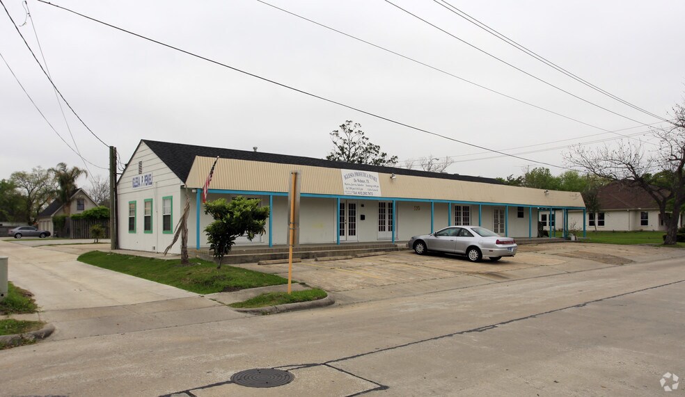 110 N Austin St, Webster, TX for sale - Primary Photo - Image 1 of 1