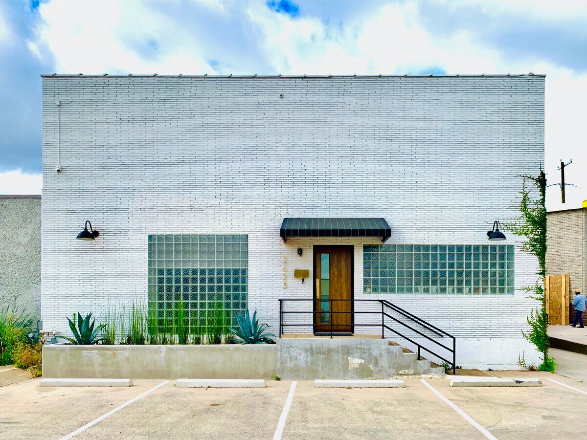 2623 White Settlement Rd, Fort Worth, TX 76107