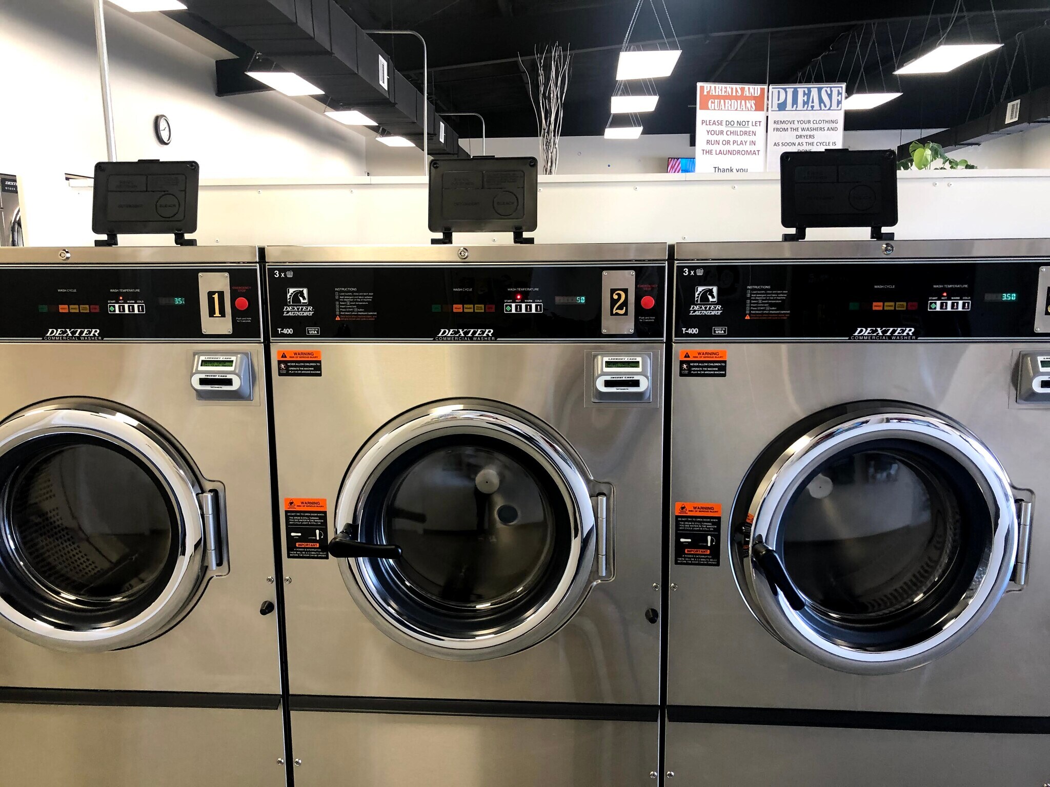 2440 SE 27th St, Amarillo, TX 79103 Oasis Laundromat Center