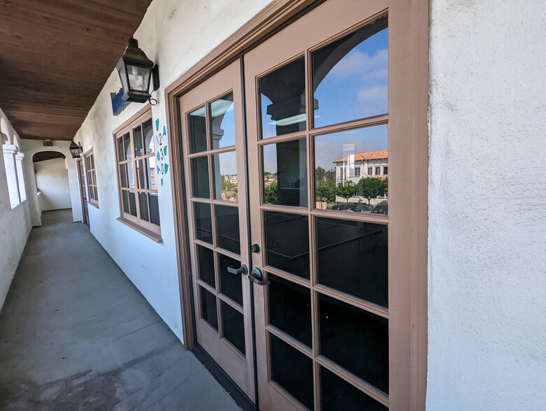 20261 Acacia St, Newport Beach, CA for lease - Building Photo - Image 3 of 4