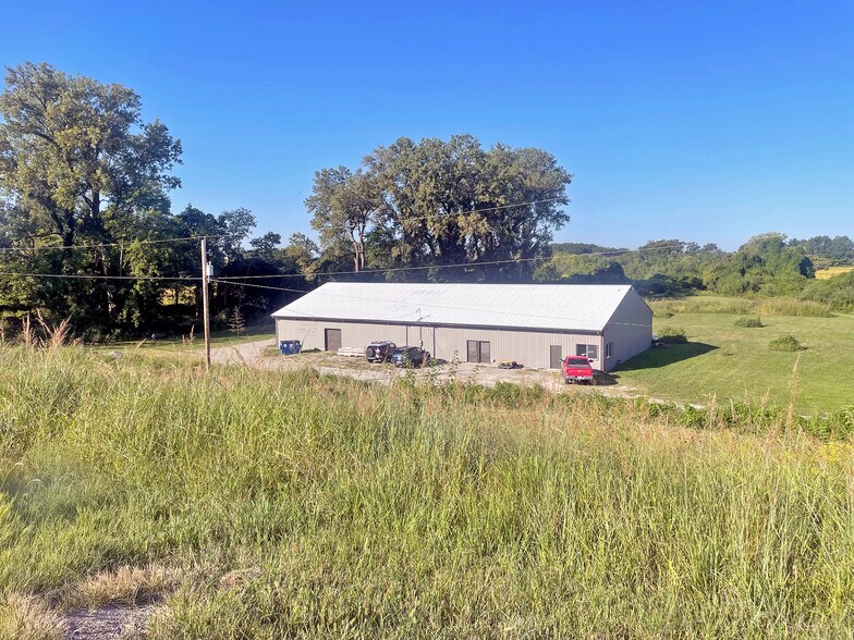 5446 Chain Of Rocks Rd, Edwardsville, IL for sale - Building Photo - Image 1 of 12