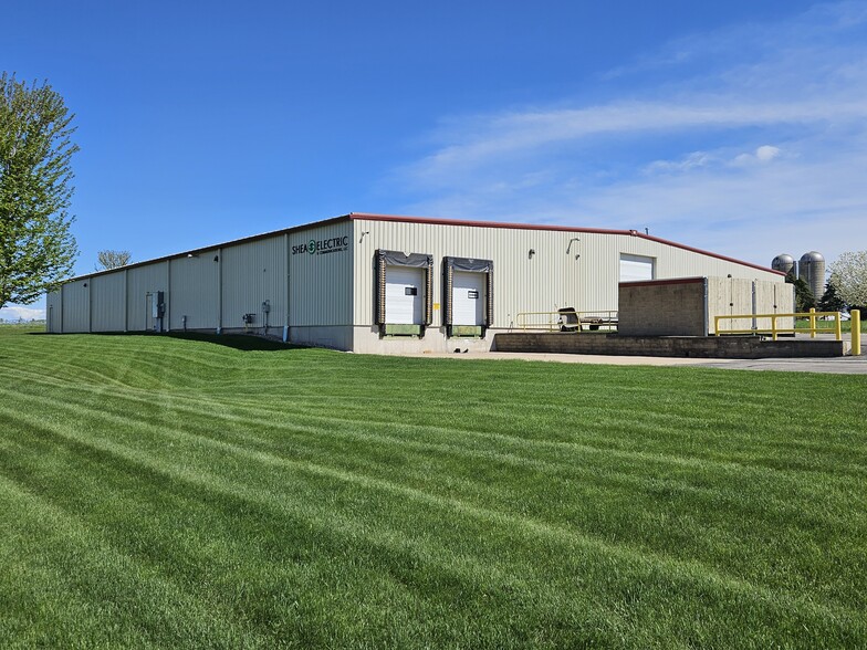 3175 Atlas Dr, Oshkosh, WI for lease - Building Photo - Image 1 of 6