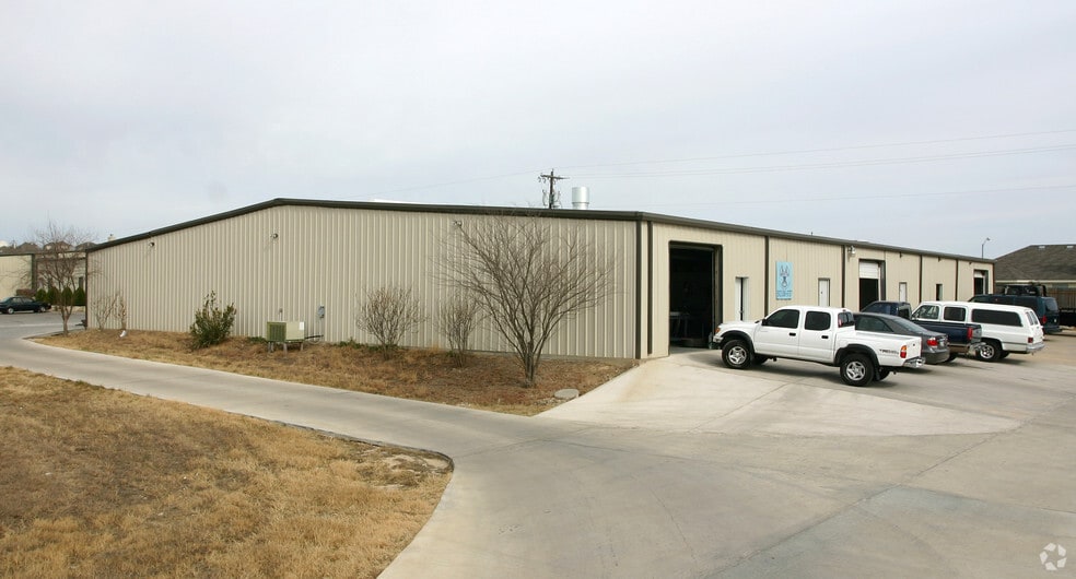 18 Indian Meadows Dr, Round Rock, TX for lease - Primary Photo - Image 1 of 16