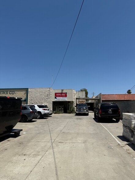 18327 Napa St, Northridge, CA for lease - Building Photo - Image 2 of 21