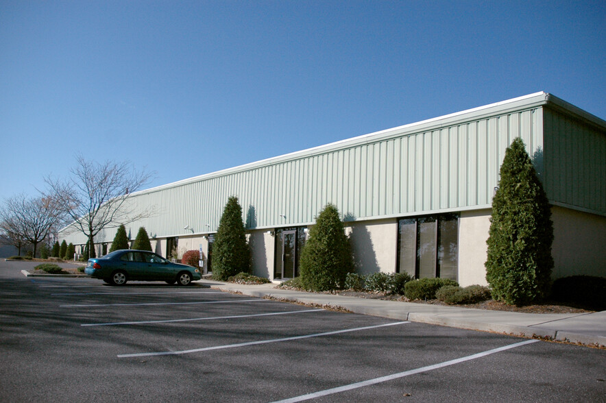 97 Foster Rd, Moorestown, NJ for lease - Building Photo - Image 1 of 6