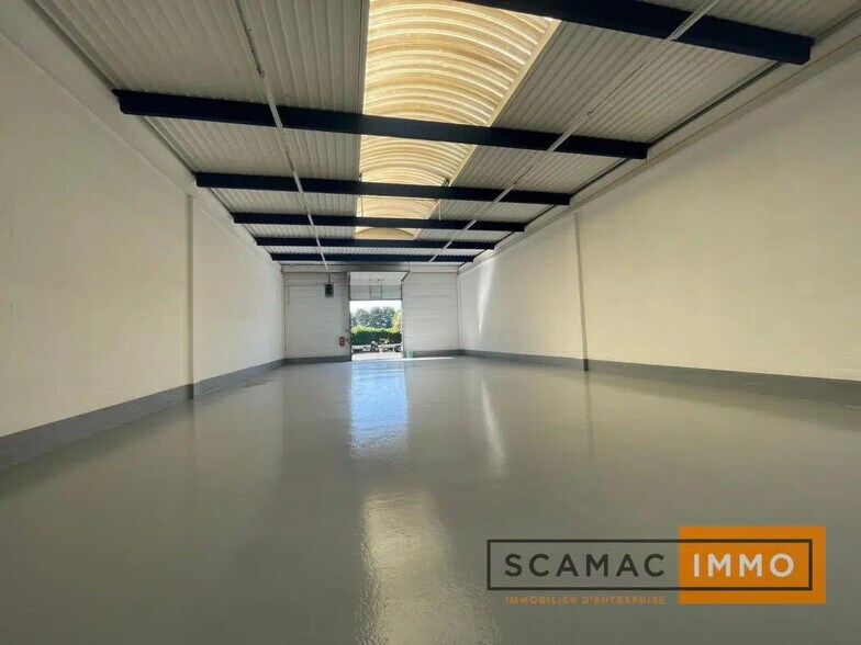 Office in Bonneuil-sur-Marne for lease - Building Photo - Image 1 of 15