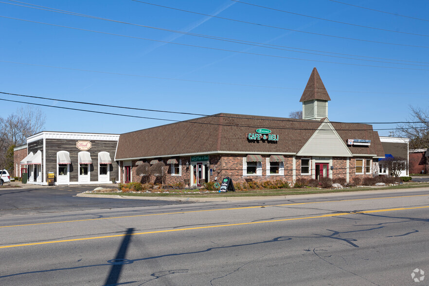 7151 N Main St, Clarkston, MI for lease - Primary Photo - Image 1 of 1