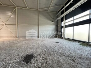 Retail in Saint-Pierre-lès-Nemours for lease Building Photo- Image 2 of 3