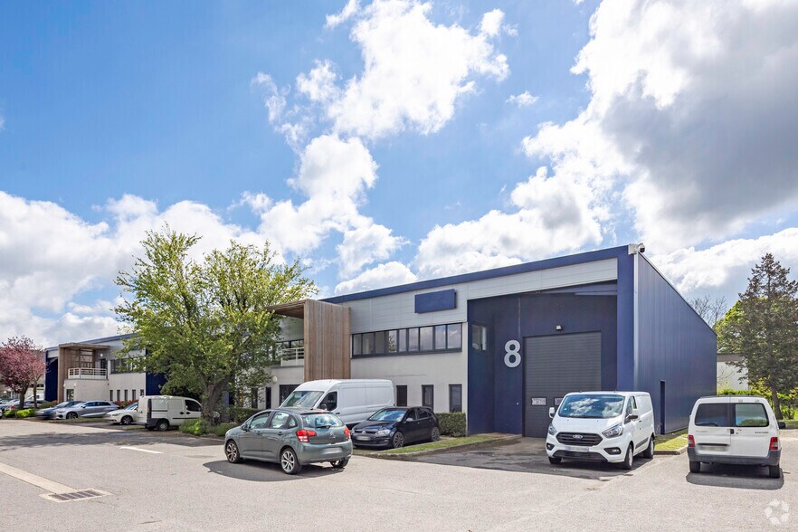 Flex in Saint-Ouen-l'Aumône for lease - Building Photo - Image 2 of 3