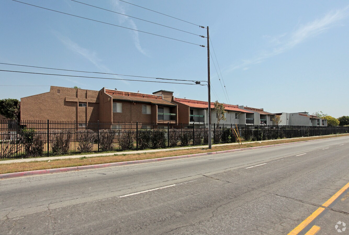 700 W Laurel St, Compton, CA 90220 Property Record