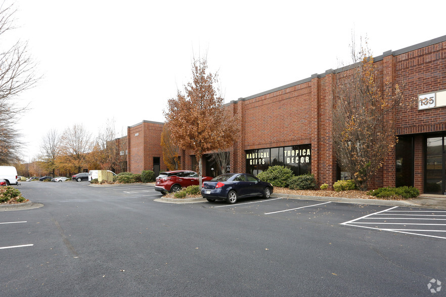 3939 Royal Dr NW, Kennesaw, GA for lease - Primary Photo - Image 1 of 8