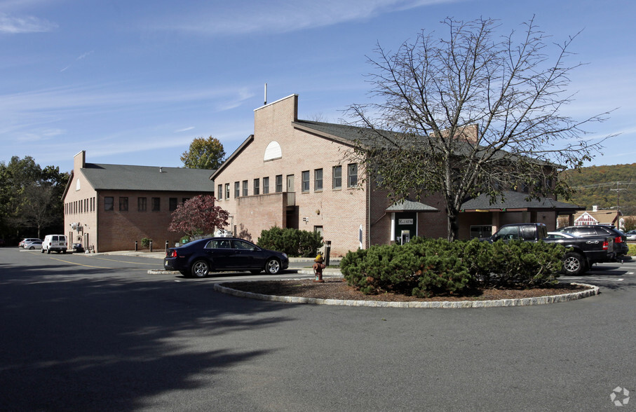 59 E Mill Rd, Long Valley, NJ for lease - Building Photo - Image 3 of 101