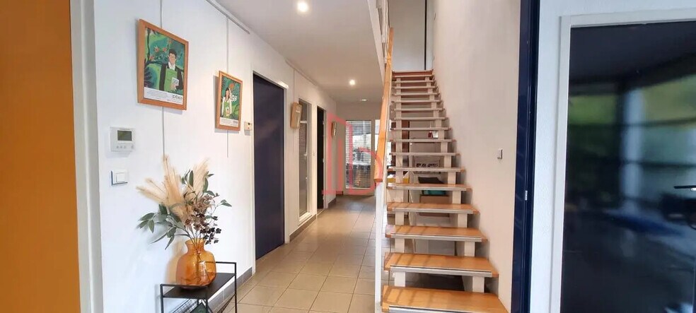 Office in Le Bouscat for lease - Interior Photo - Image 3 of 7