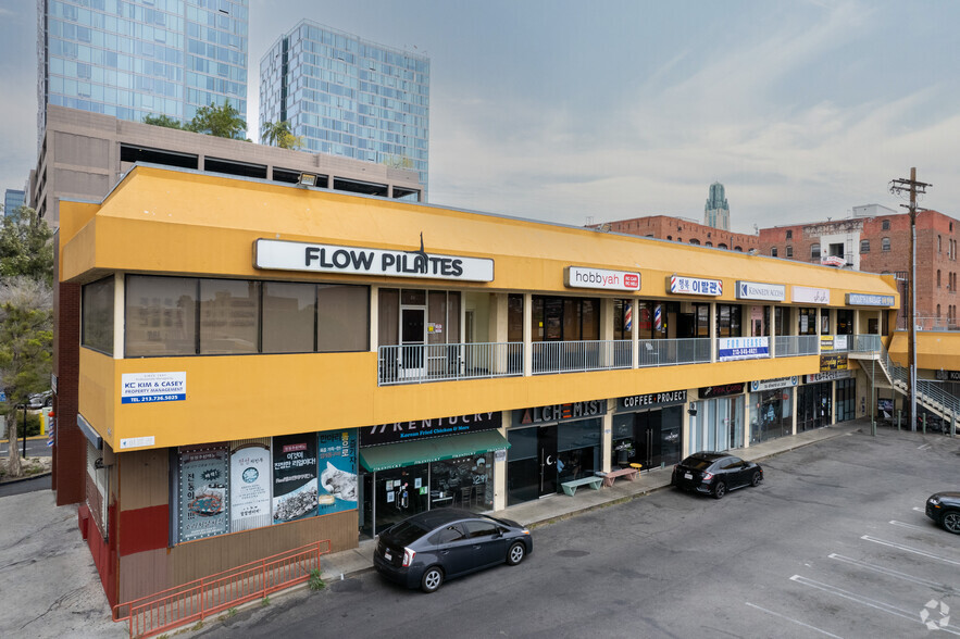 698 S Vermont Ave, Los Angeles, CA for lease - Primary Photo - Image 1 of 7