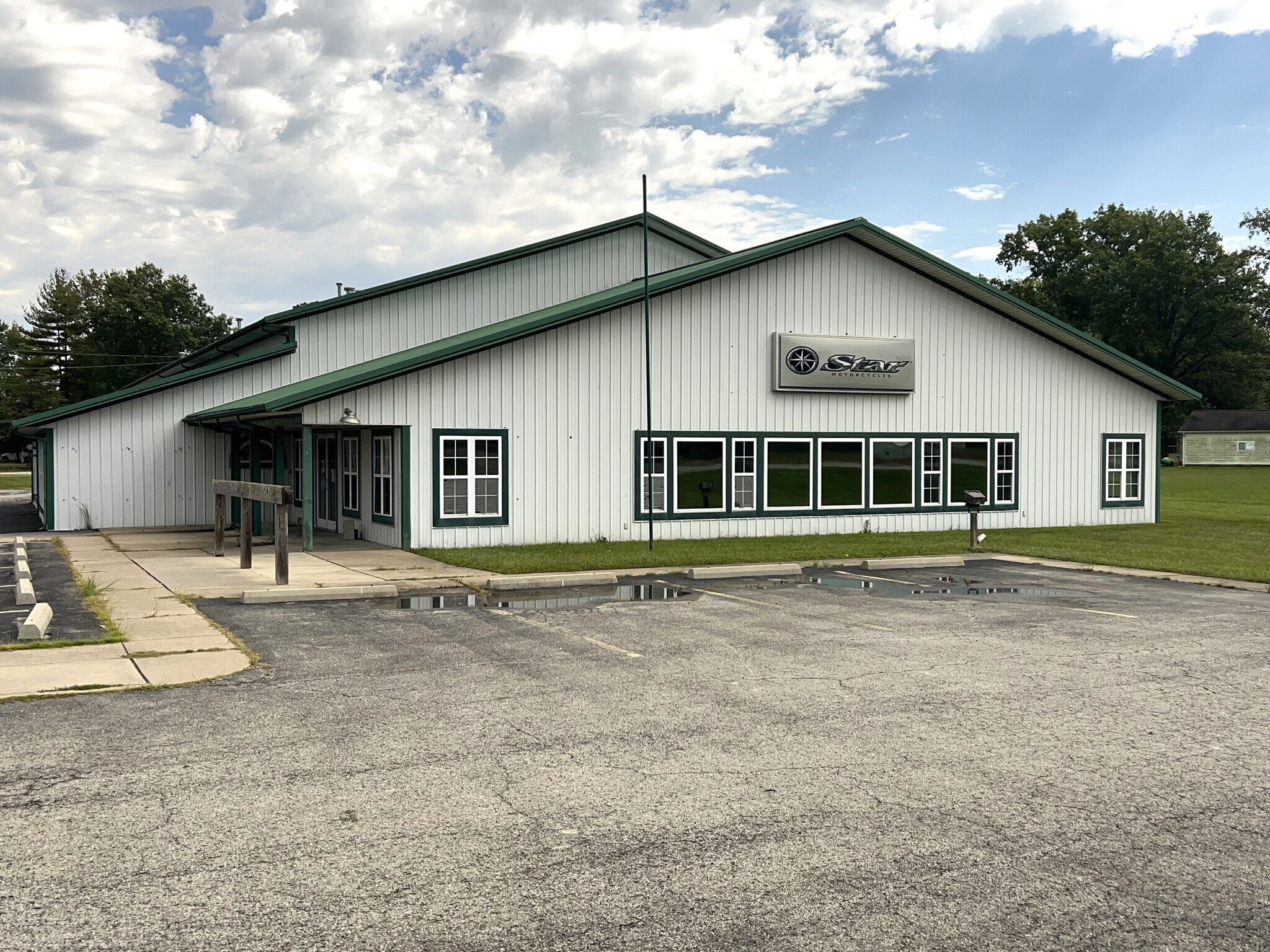 3008 S Park Ave, Herrin, IL for sale Primary Photo- Image 1 of 1