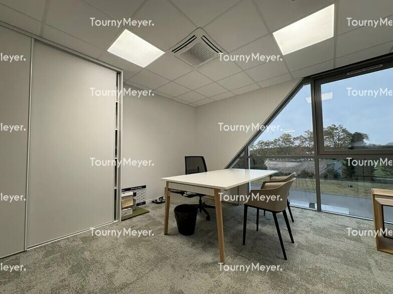 Office in L'Union for lease - Building Photo - Image 2 of 11