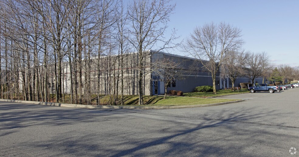 105 Newfield Ave, Edison, NJ for sale - Primary Photo - Image 1 of 1