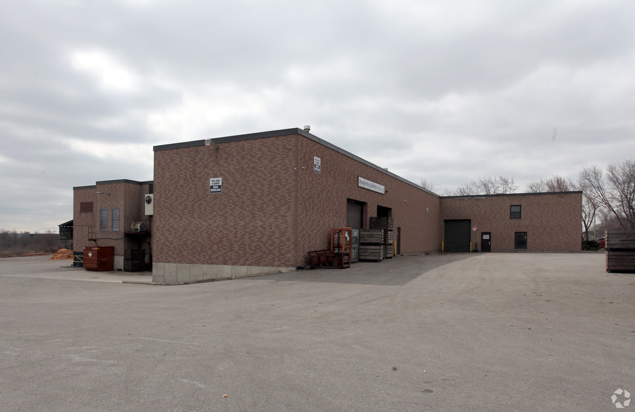 355 Dissette St, Bradford West Gwillimbury, ON for lease Primary Photo- Image 1 of 5