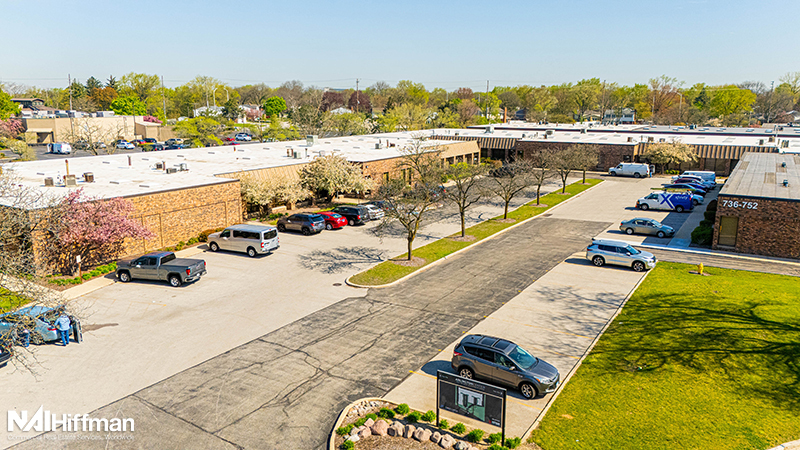 702-778 W Algonquin Rd, Arlington Heights, IL for lease - Building Photo - Image 3 of 18