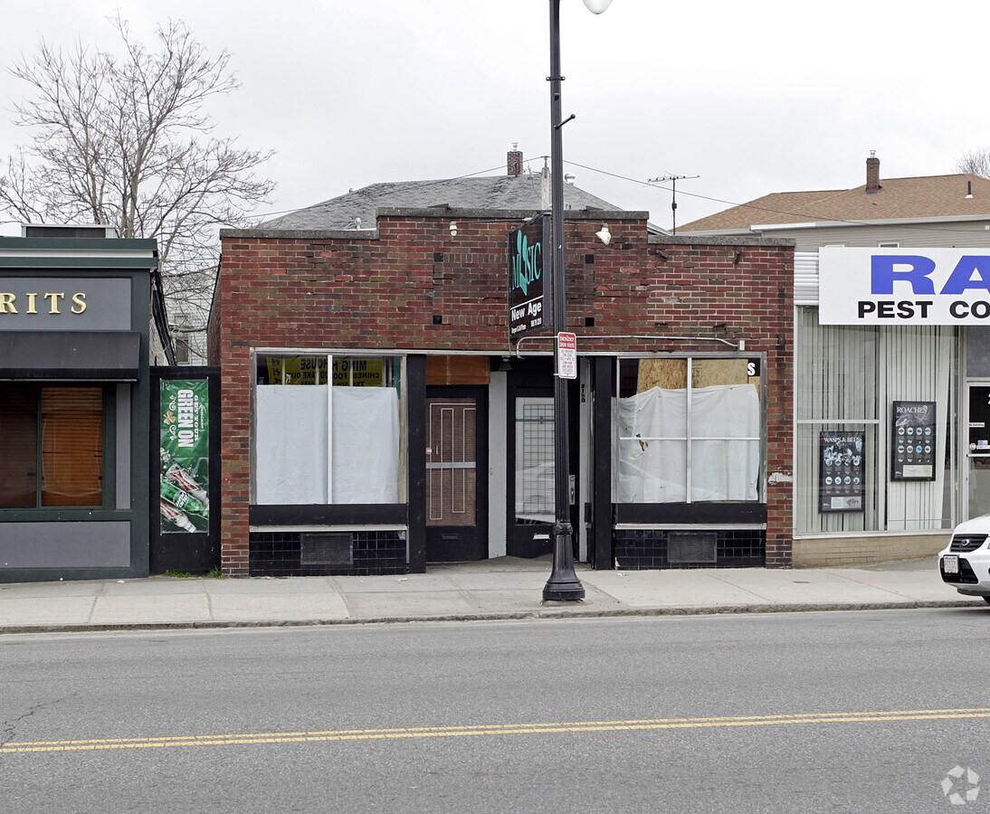 218 Chandler St, Worcester, MA 01610