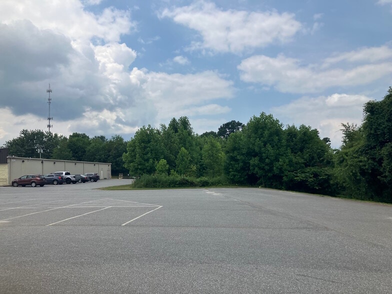 1320 Burkemont Ave, Morganton, NC for sale - Building Photo - Image 3 of 5