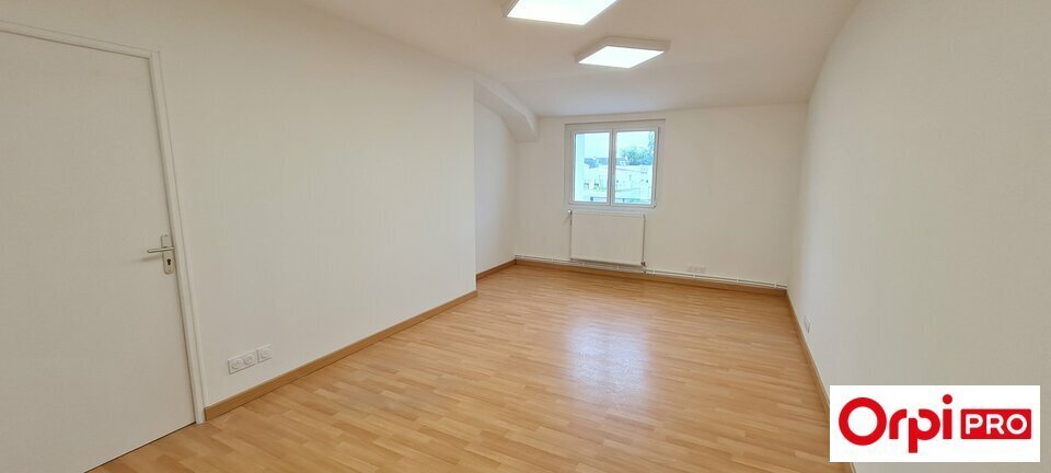 Office in Trémuson for lease - Interior Photo - Image 3 of 4