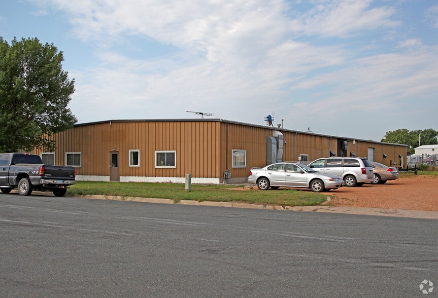 820 Pine St S, Waconia, MN for lease - Building Photo - Image 2 of 2