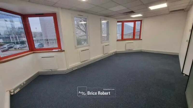 Office in Lyon for lease - Interior Photo - Image 3 of 17