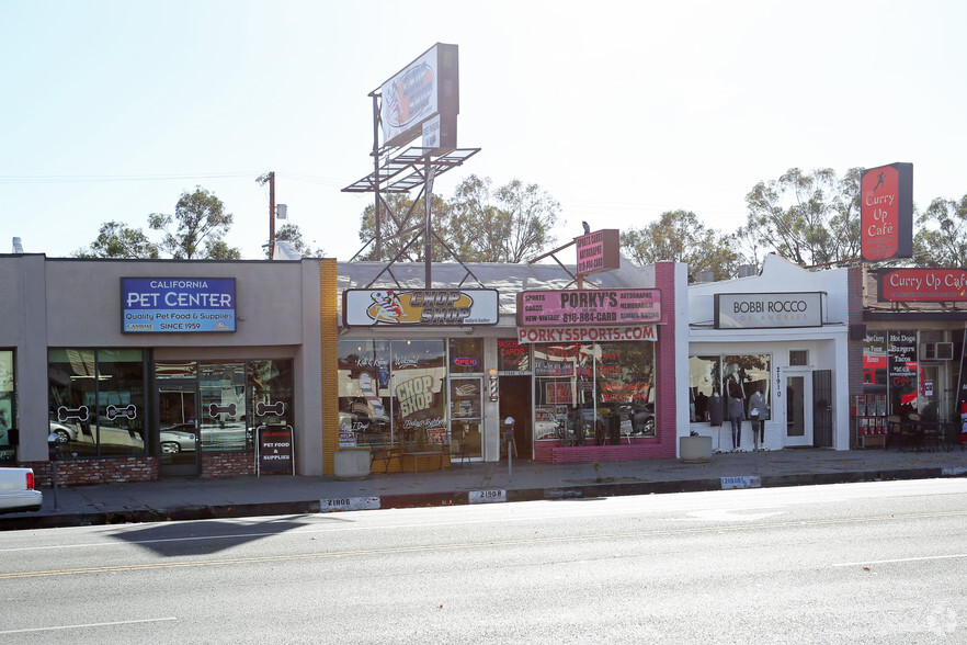 21908 1/2 Ventura Blvd, Woodland Hills, CA for lease - Building Photo - Image 2 of 9