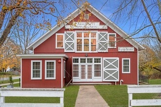 11 Indian Wells Hwy, Amagansett, NY for lease Building Photo- Image 1 of 5