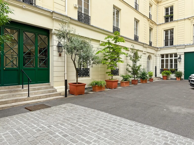 Office in Paris for lease - Building Photo - Image 3 of 7