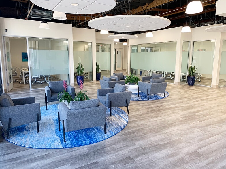 16950 Via de Santa Fe, Rancho Santa Fe, CA for lease - Interior Photo - Image 3 of 9