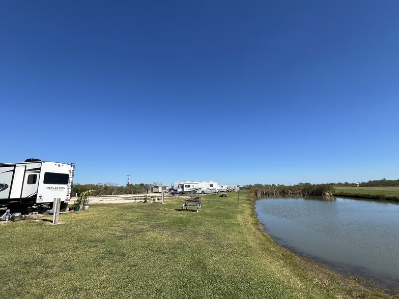 2400 County Road 595 rd, Angleton, TX for sale - Primary Photo - Image 1 of 28