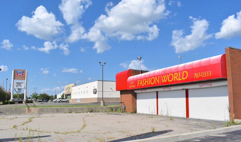 5010 Clio Rd, Flint, MI 48504