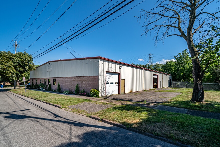 1717 Mackenna Ave, Niagara Falls, NY for sale - Building Photo - Image 3 of 26