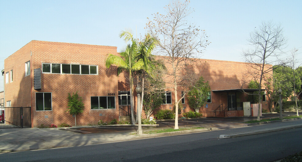 8563-8581 Higuera St, Culver City, CA for lease - Building Photo - Image 1 of 16