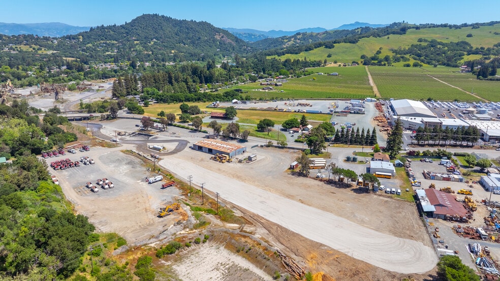 13611 Healdsburg Ave, Healdsburg, CA for lease - Building Photo - Image 1 of 12