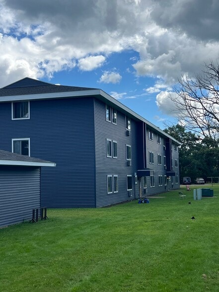 350-360 E Birch Ave, Barron, WI for sale - Building Photo - Image 3 of 5