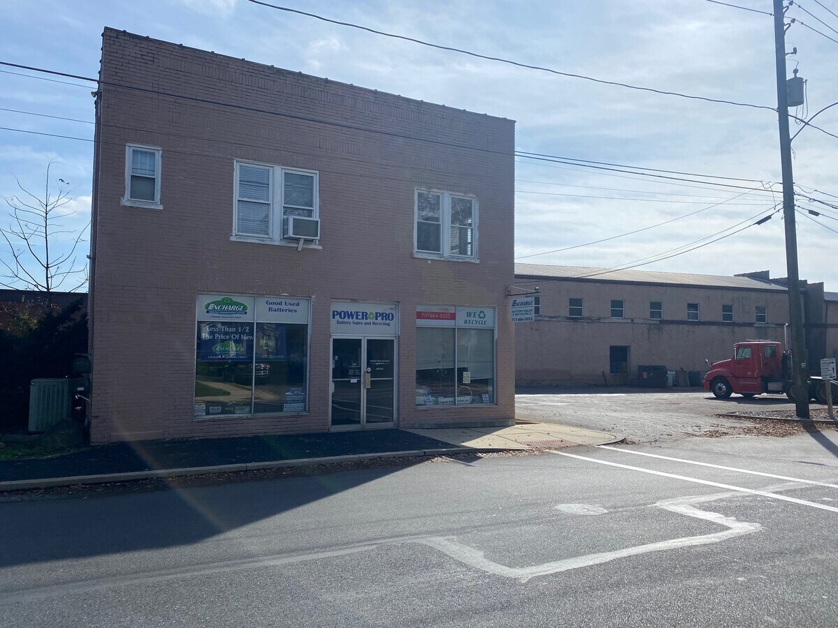 199 W Stiegel St, Manheim, PA 17545