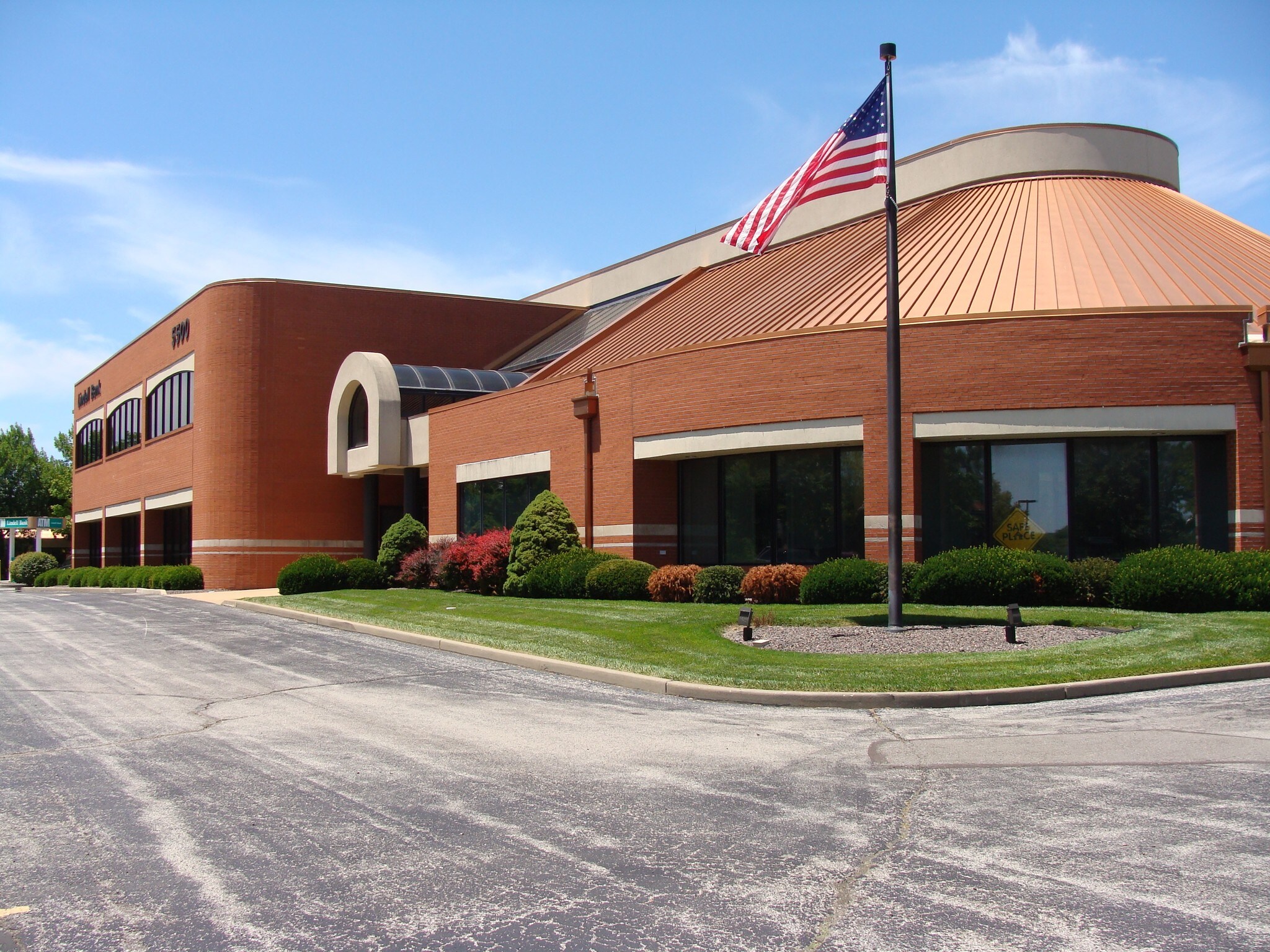 5500 Mexico Rd, Saint Peters, MO 63376 Lindell Bank and Trust