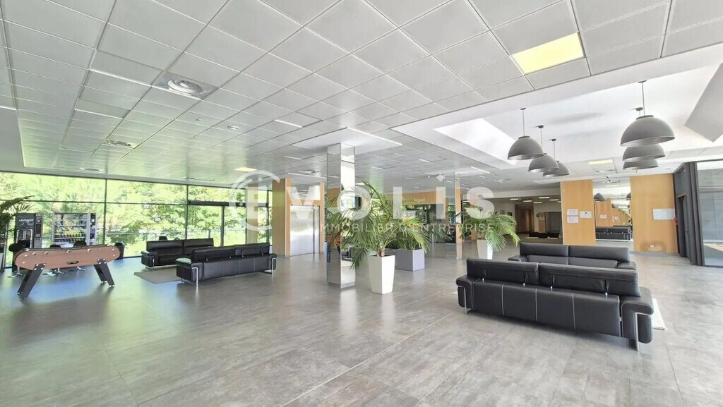 Vente Bureaux 28 m² à 1 701 m² - Photo 1