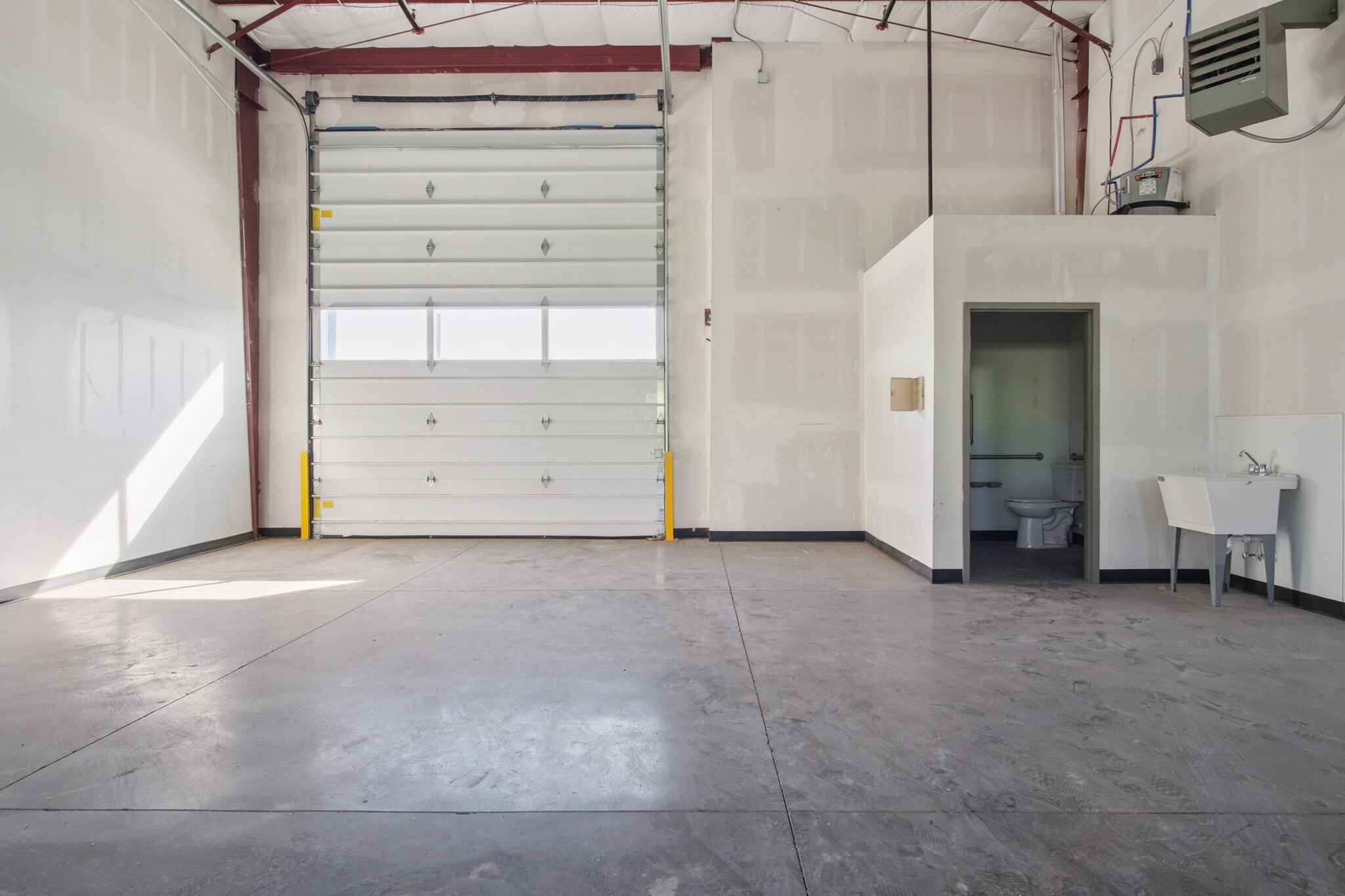 9456 S Bagley Park Rd, West Jordan, UT for lease Interior Photo- Image 1 of 15