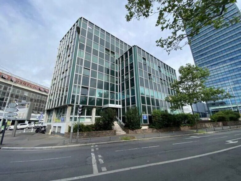 Office in Bagnolet for lease - Building Photo - Image 1 of 11