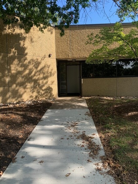 8 Quakerbridge Plz, Hamilton, NJ for sale - Building Photo - Image 3 of 20