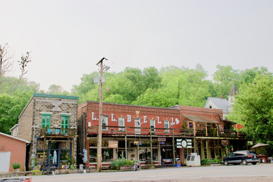 520 Makanda Rd, Makanda, IL 62958