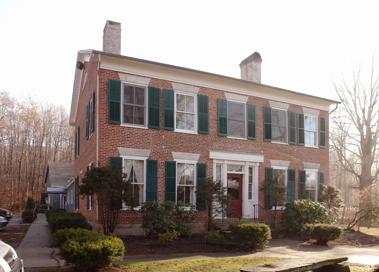 1 Booth House Ln, New Milford, CT 06776 Booth House