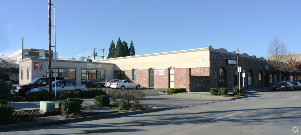 210-270 E Main St, Hillsboro, OR for sale - Primary Photo - Image 1 of 1