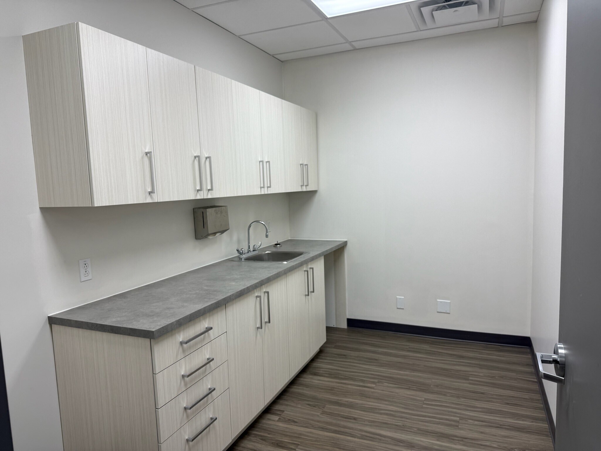 1550 Rue Ampère, Boucherville, QC for lease Interior Photo- Image 1 of 5