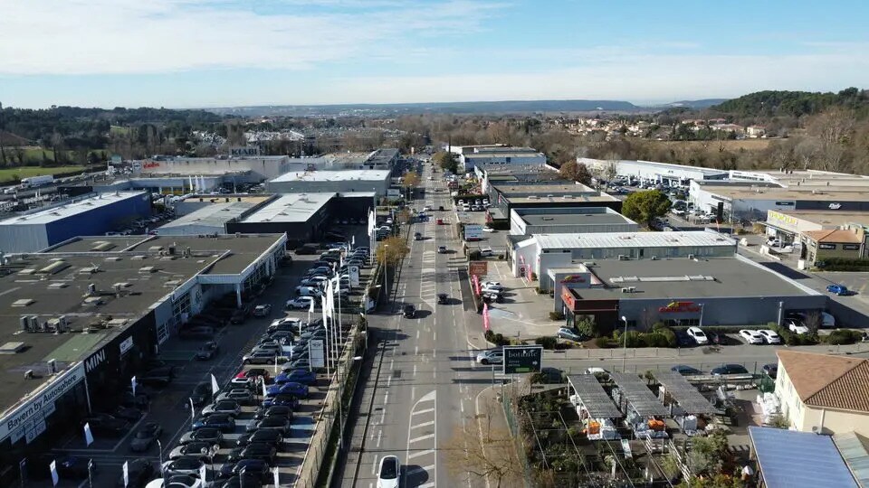 Retail in Aix-en-Provence for lease - Building Photo - Image 1 of 5